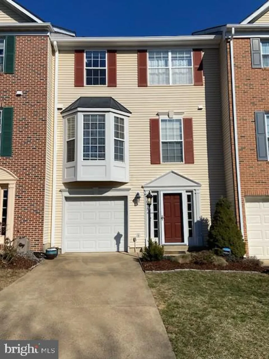Washington Metro Area Real Estate | View 6417 Castlefin Way | 3 Beds, 2 Baths