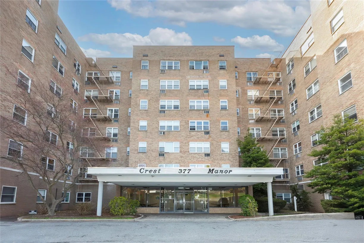 Westchester Real Estate | View 377 North Broadway #415 | room 1