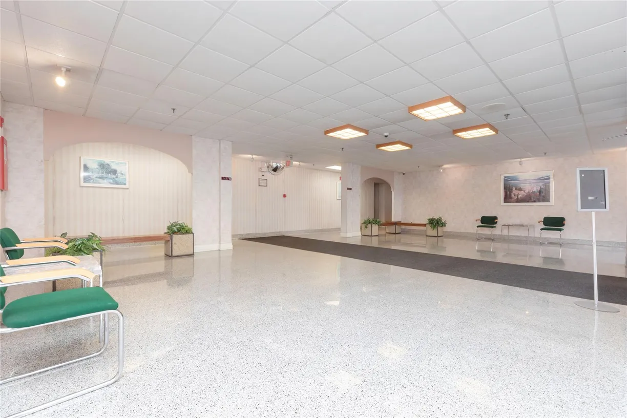 Westchester Real Estate | View 377 North Broadway #415 | room 2