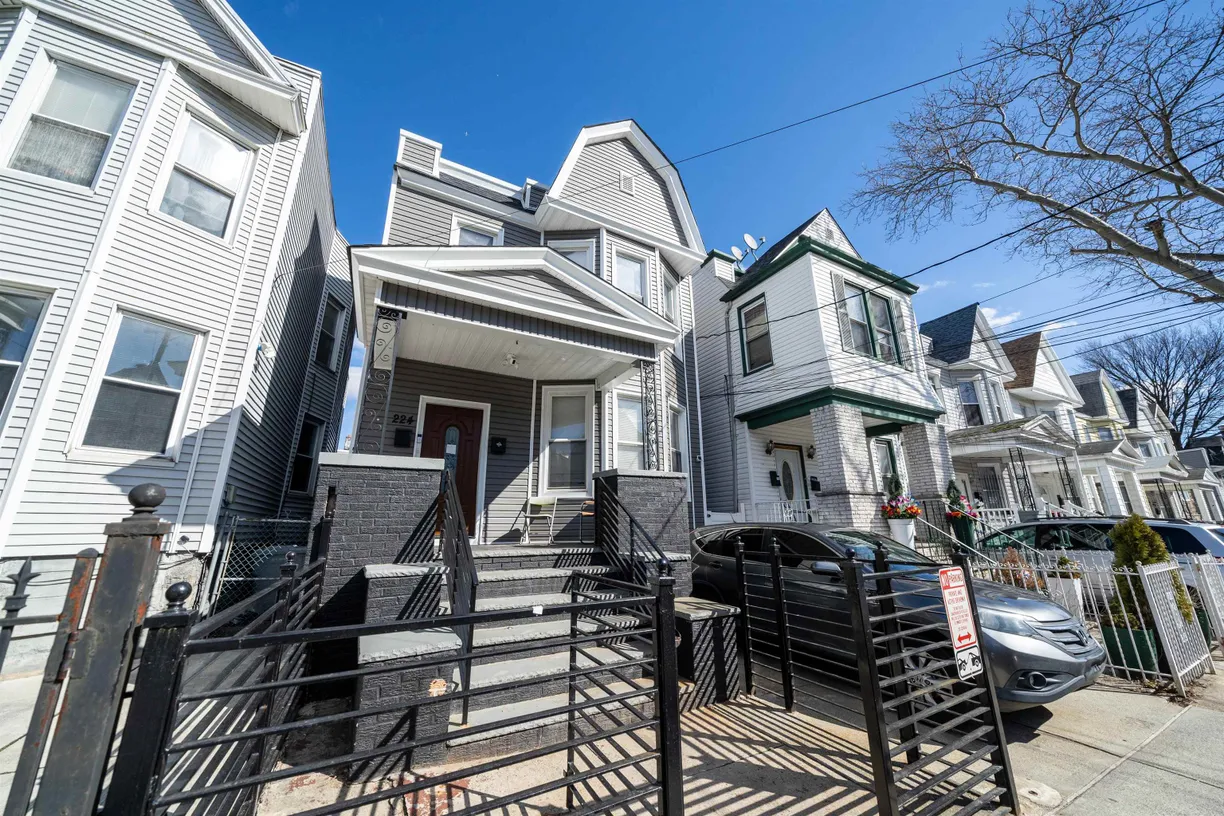 Jersey City/Hoboken Real Estate | View 224 Bayview Ave | 7 Beds, 3 Baths