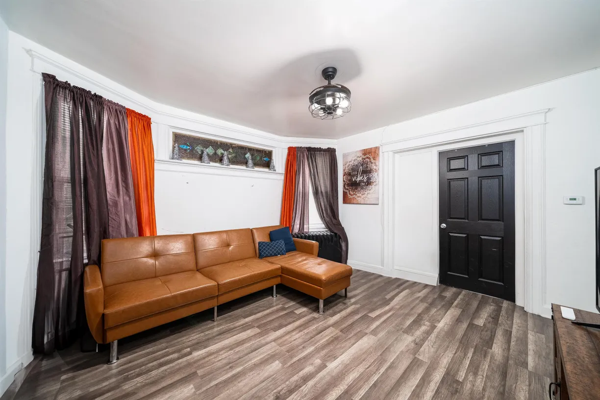 Jersey City/Hoboken Real Estate | View 224 Bayview Ave | room 1