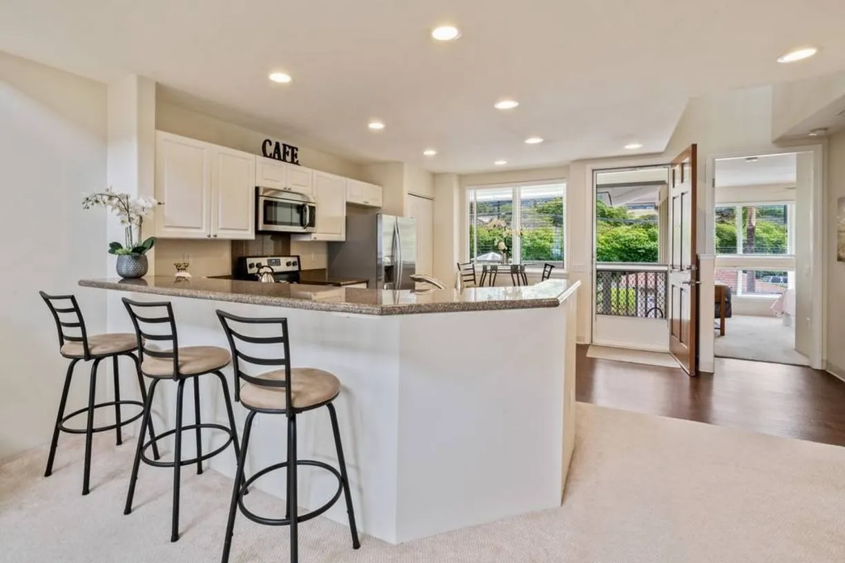 Hawaii Real Estate | View 75-6060 KUAKINI HIGHWAY, #D23 | room 2