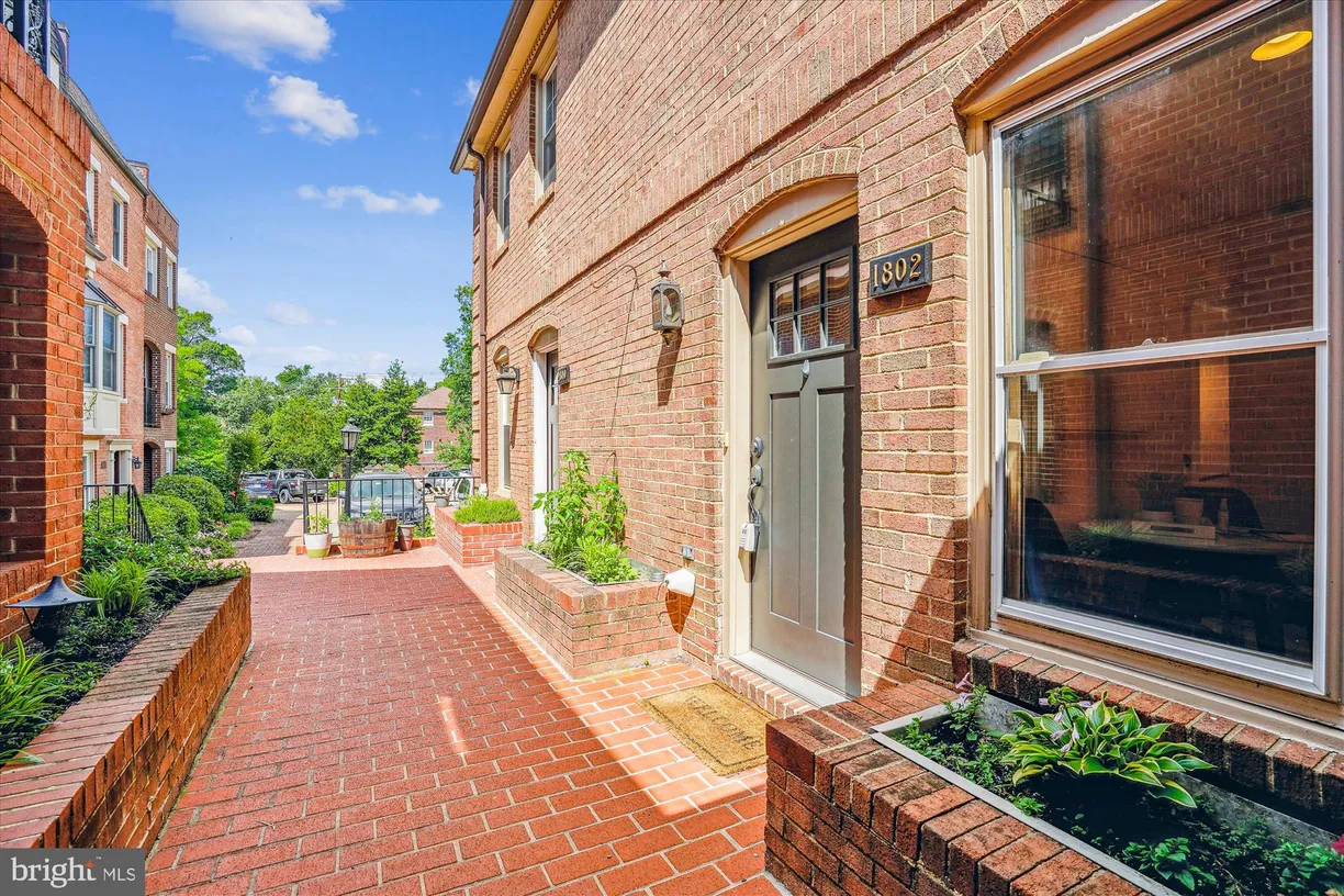 Washington Metro Area Real Estate | View 1802 21st Street N | room 2