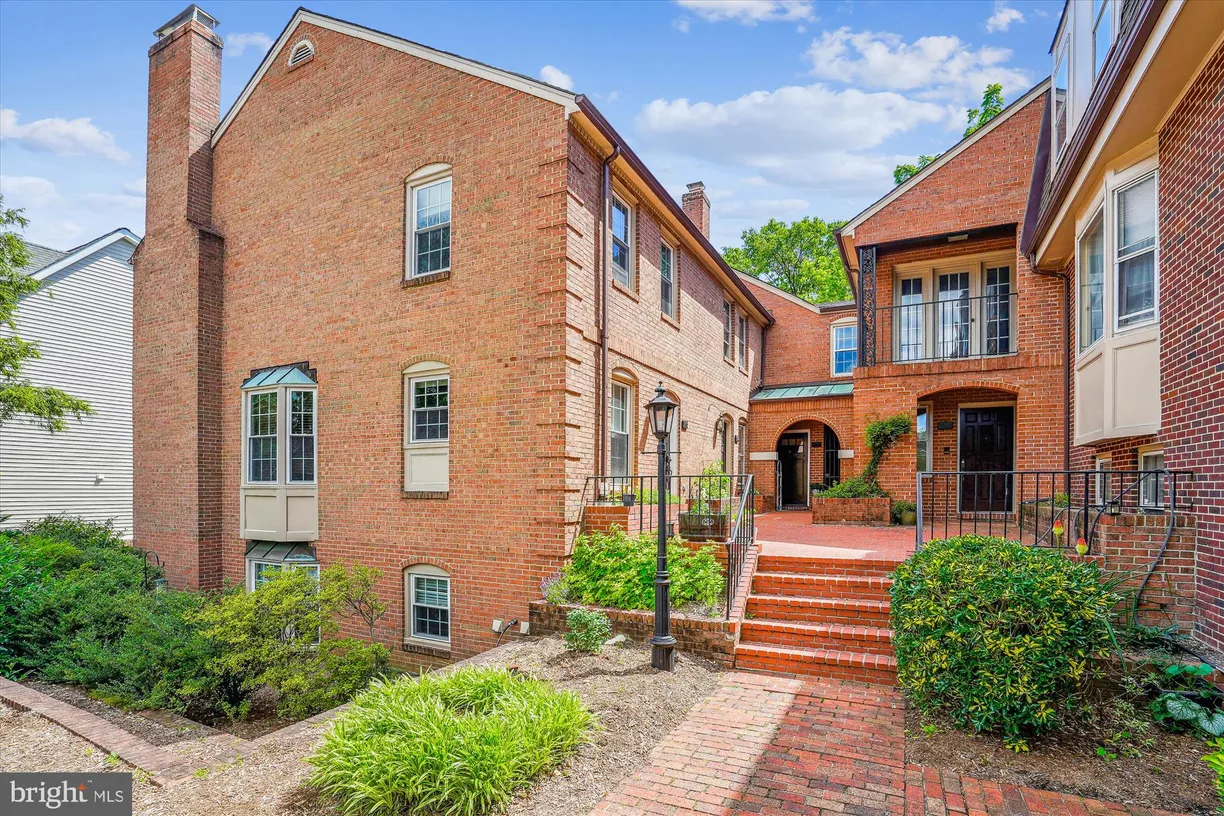 Washington Metro Area Real Estate | View 1802 21st Street N | 2 Beds, 2 Baths