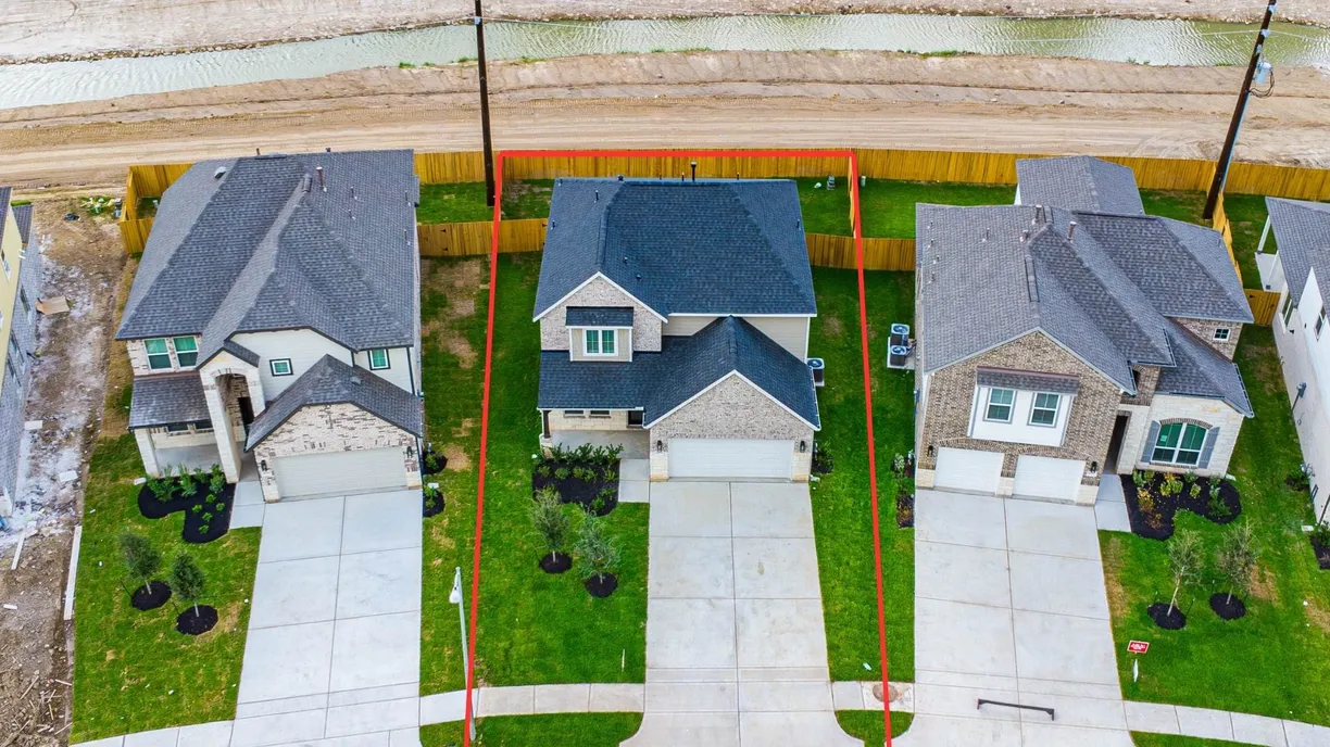Houston Suburbs Real Estate | View 18223 Windy Knoll Way | room 1