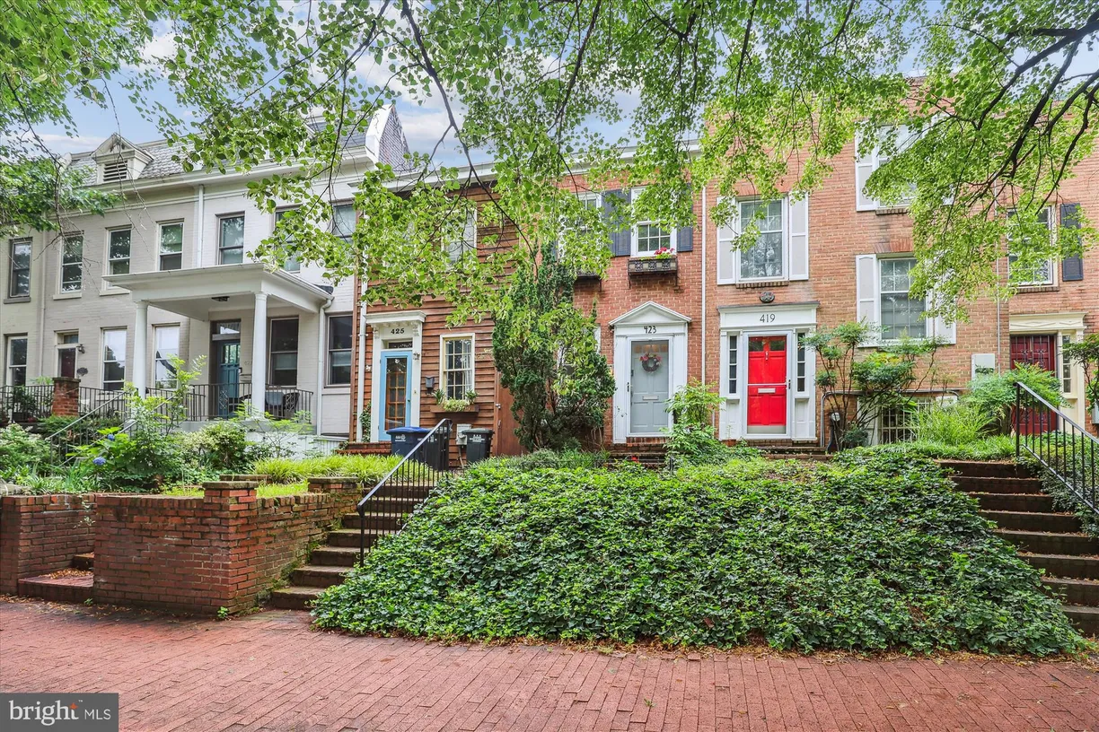 Washington Metro Area Real Estate | View 423 5th Street SE | room 2