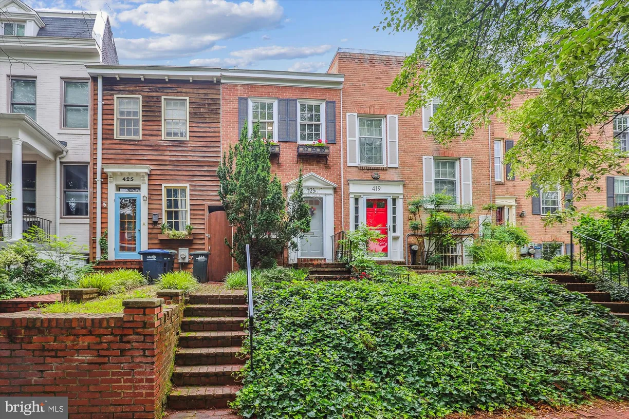 Washington Metro Area Real Estate | View 423 5th Street SE | room 1