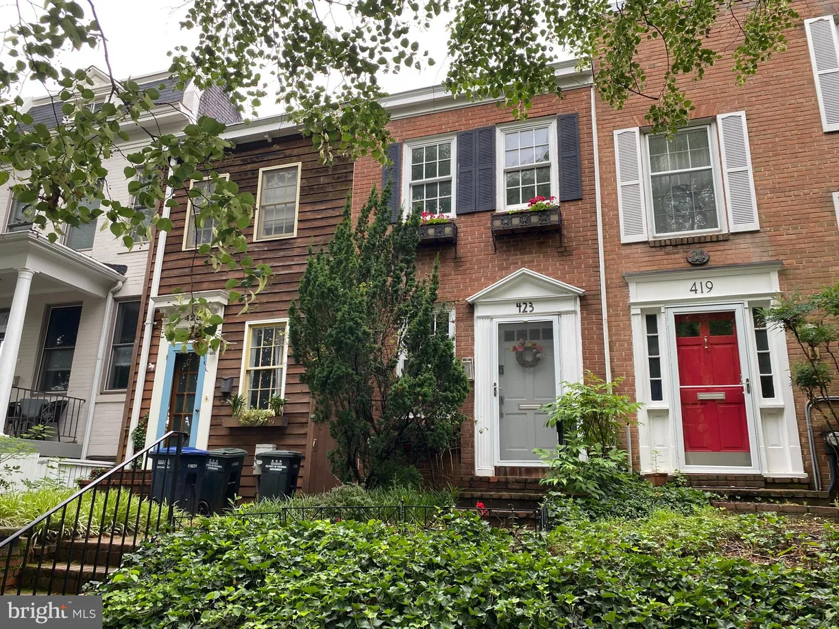 Washington Metro Area Real Estate | View 423 5th Street SE | 2 Beds, 2 Baths