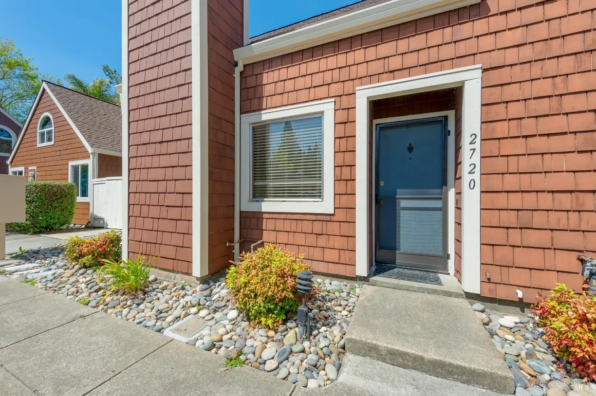 Northern California Real Estate | View 2720 Lakeview Drive | 3 Beds, 2 Baths