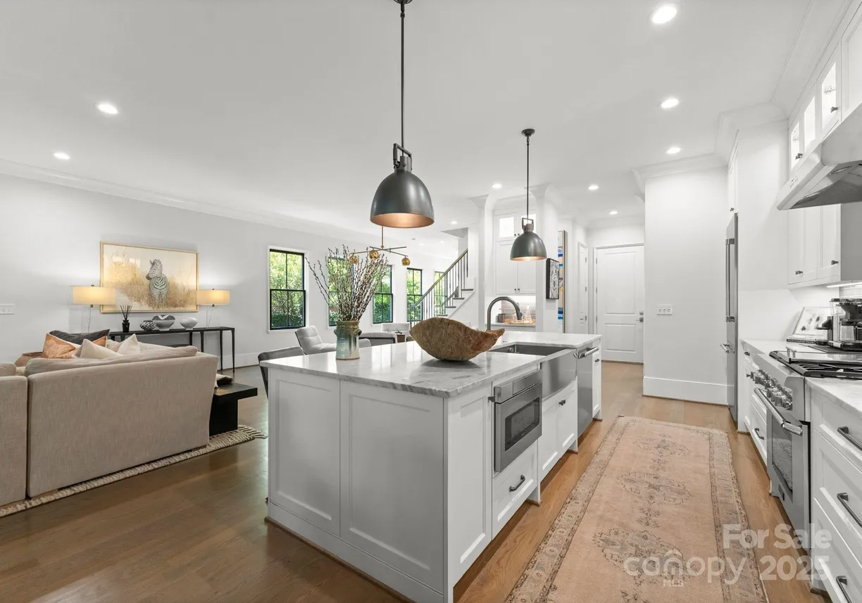 Charlotte Real Estate | View 1160 S Kings Drive | room 2