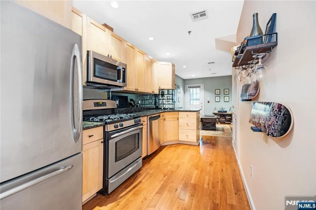 Bergen County Real Estate | View 221 Clinton Street 1L | 1 Bed, 1 Bath
