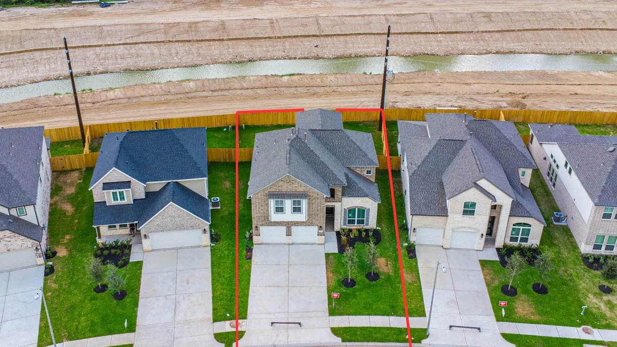Houston Suburbs Real Estate | View 18227 Windy Knoll Way | room 1