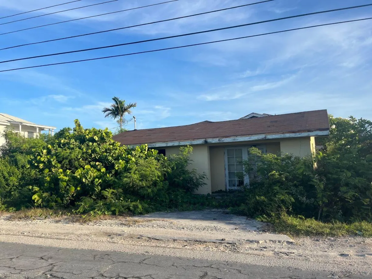 Bahamas Real Estate | View CLARENCE TOWN HOUSE, 20+ | 4 Beds, 2 Baths
