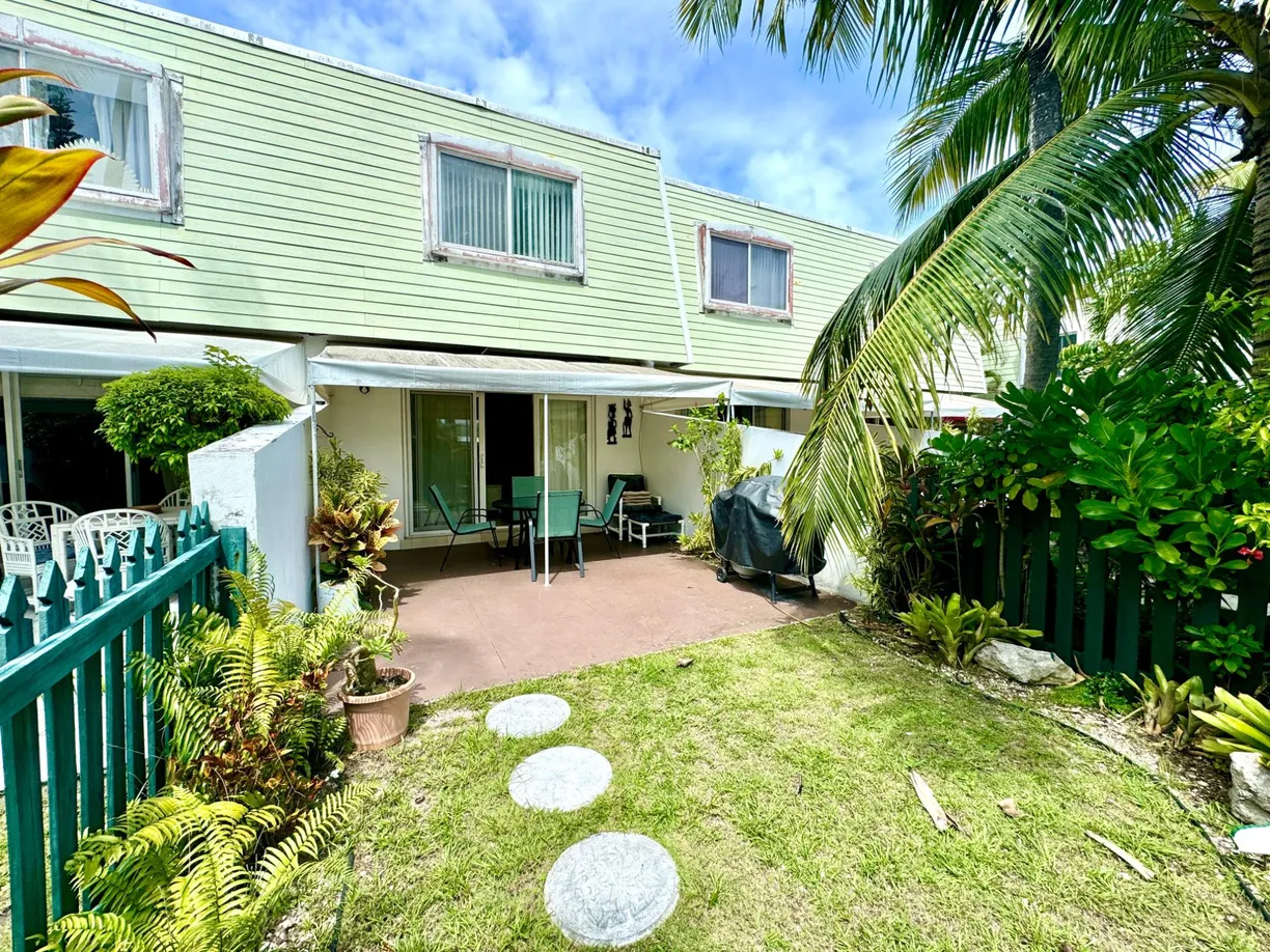 Bahamas Real Estate | View BAYVIEW SUITES, 37 | 2 Beds, 3 Baths