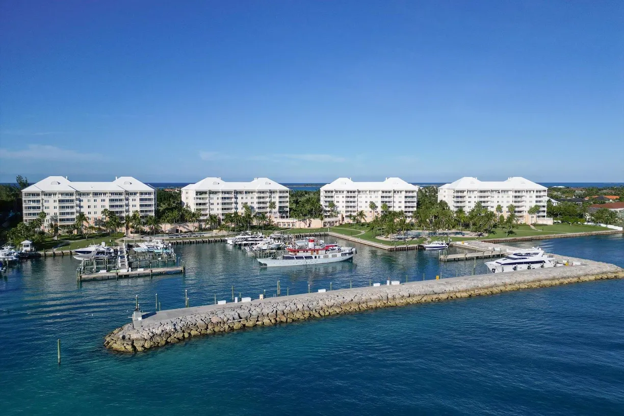 Bahamas Real Estate | View OCEAN CLUB RESIDENCES & M, B4.3 | 4 Beds, 3 Baths