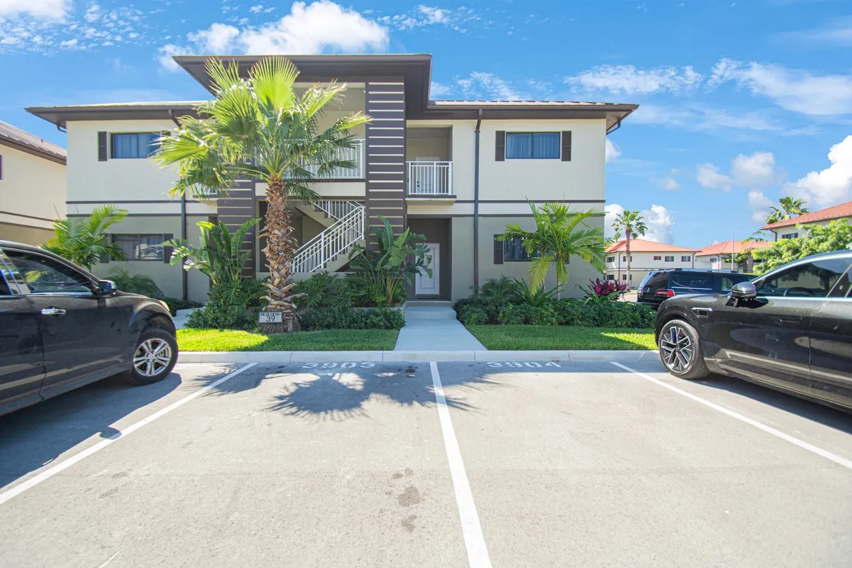 Bahamas Real Estate | View VENETIAN WEST, 3902 | 2 Beds, 2 Baths