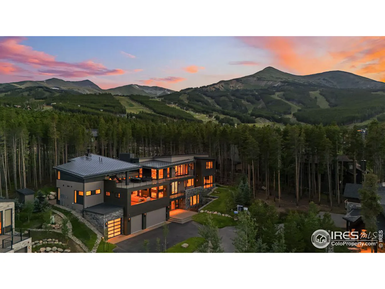 Denver Real Estate | View Boulder Cir | 8 Beds, 9 Baths