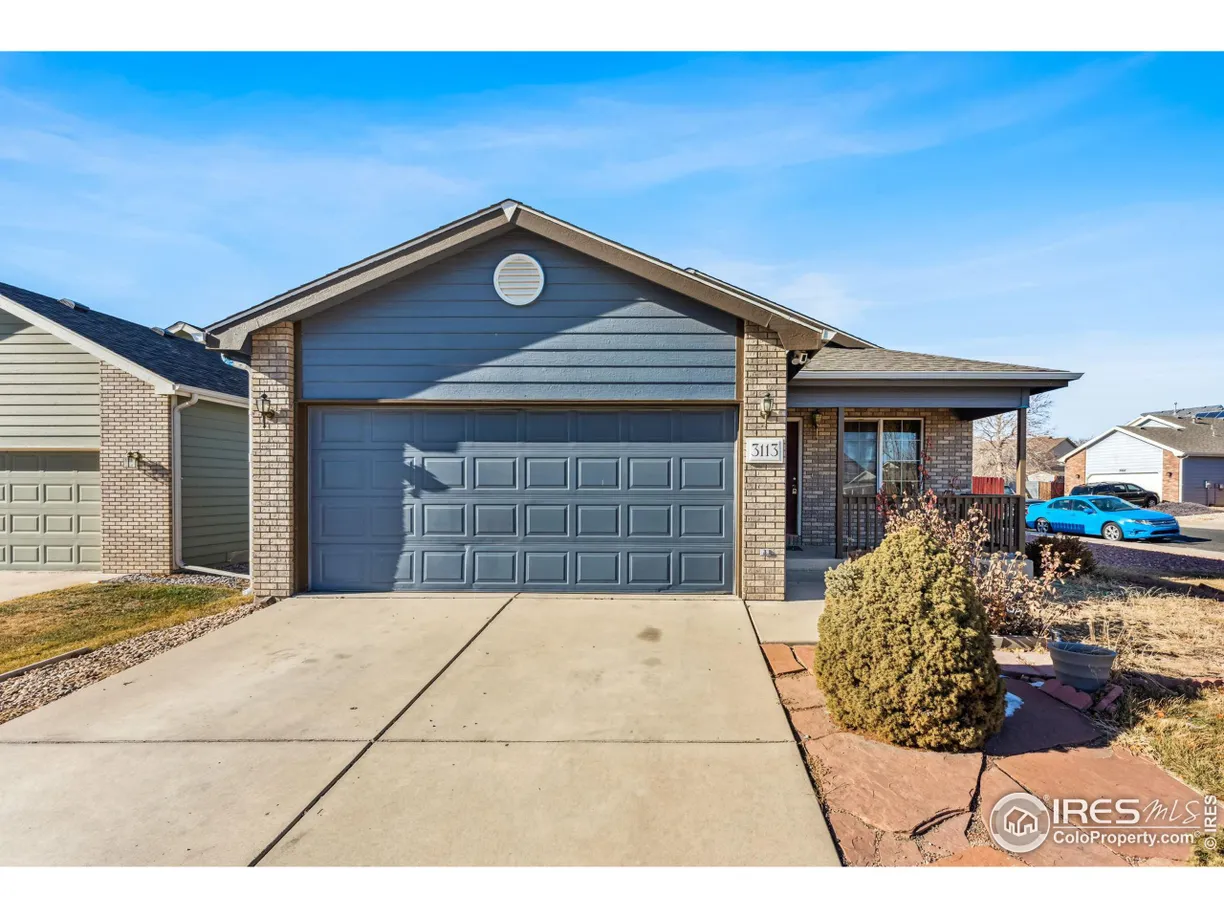 Denver Real Estate | View Canyon Cir | 4 Beds, 3 Baths