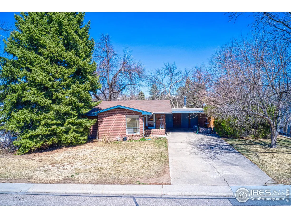 Denver Real Estate | View Springfield Dr | 3 Beds, 2 Baths