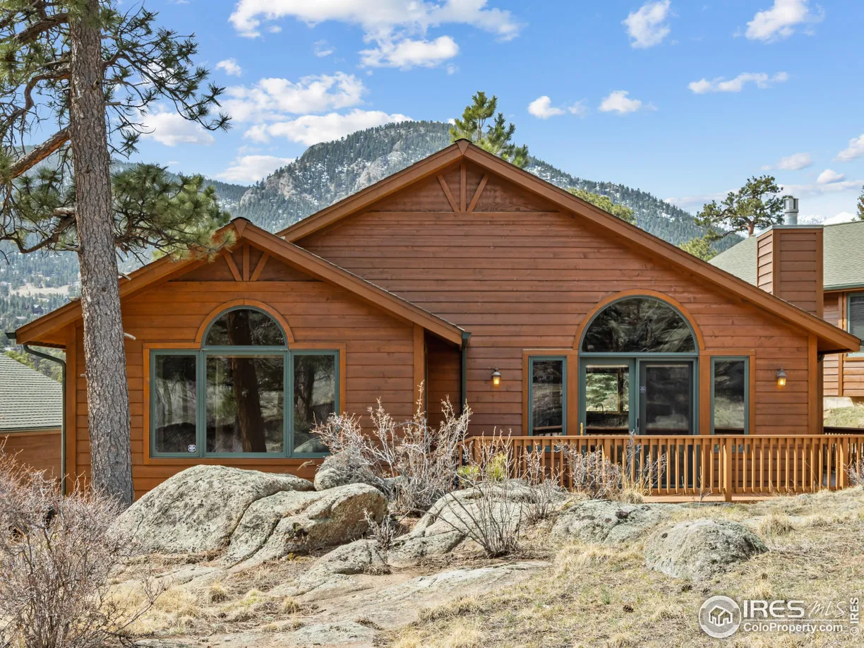 Denver Real Estate | View Cedar Ridge Cir | 3 Beds, 2 Baths