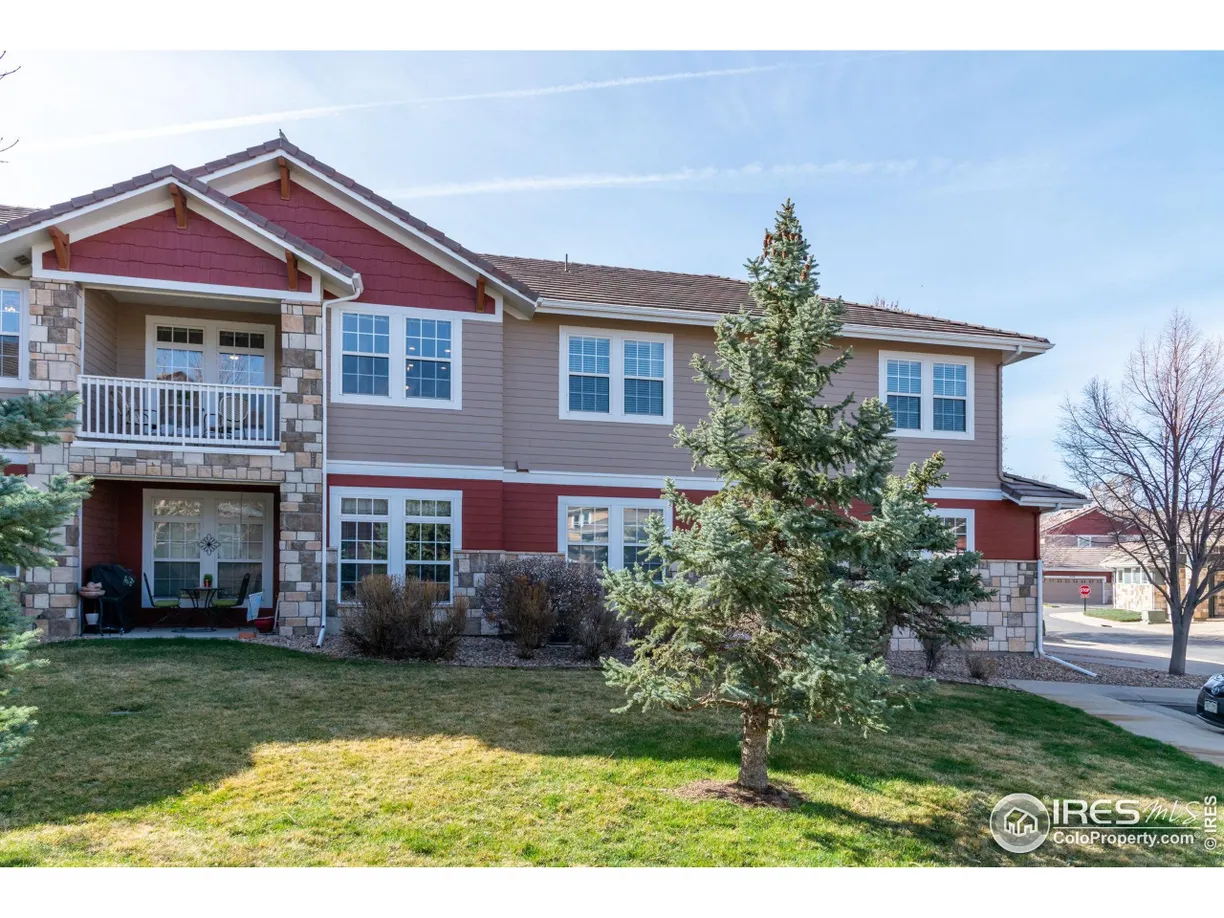 Denver Real Estate | View Molly Cir | 2 Beds, 2 Baths