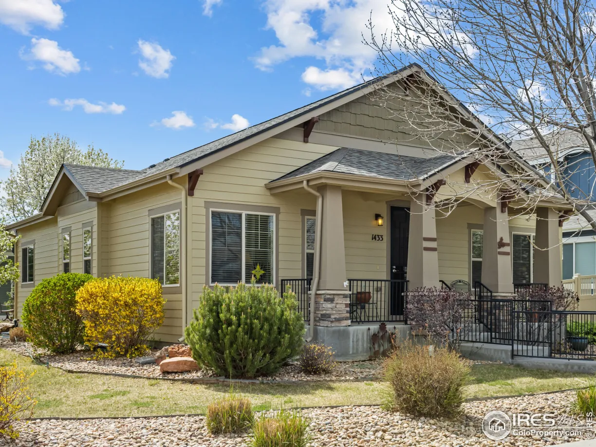 Denver Real Estate | View Moonlight Dr | 3 Beds, 3 Baths
