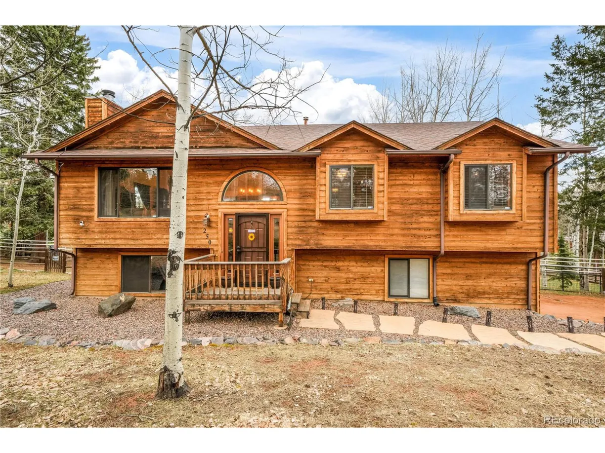 Denver Real Estate | View Bridle Dr | 3 Beds, 3 Baths