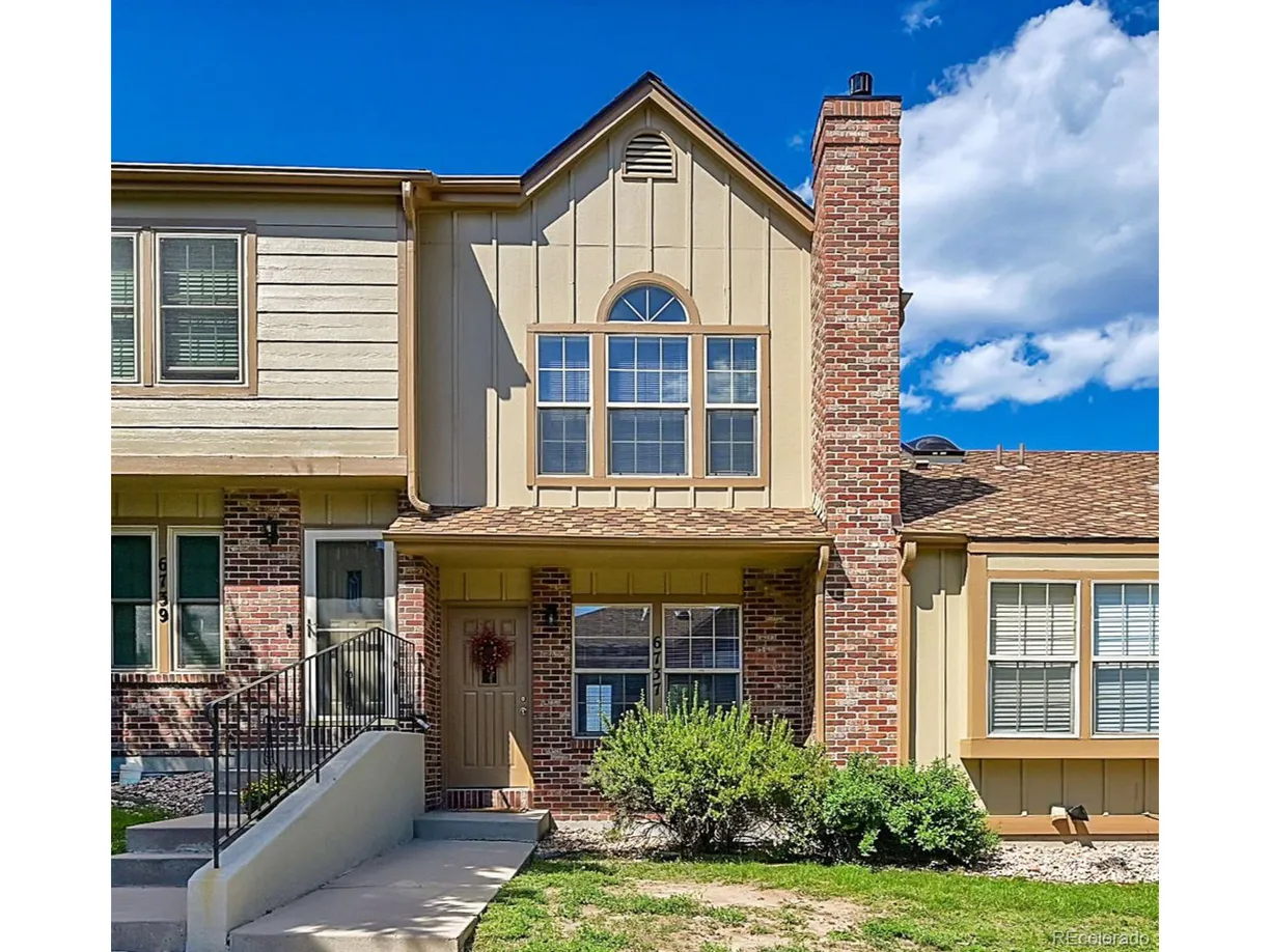 Denver Real Estate | View  | 2 Beds, 2 Baths