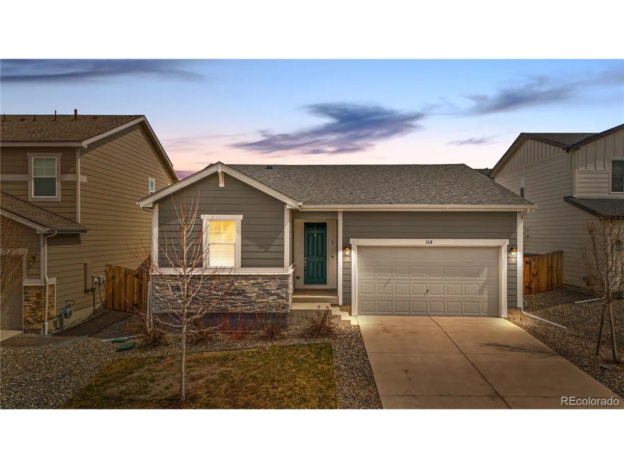 Denver Real Estate | View Edge Cliff St | 2 Beds, 2 Baths
