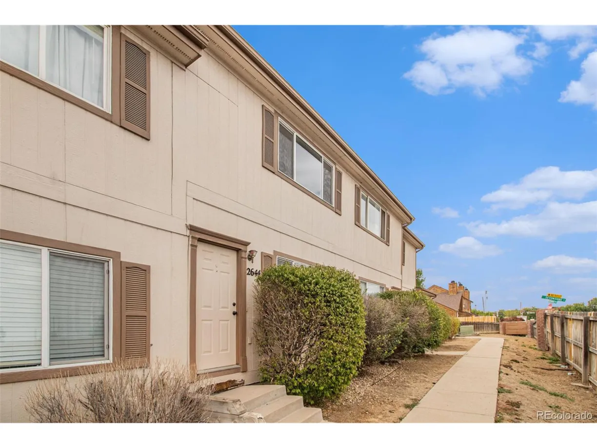 Denver Real Estate | View Devonshire Ct | 2 Beds, 2 Baths