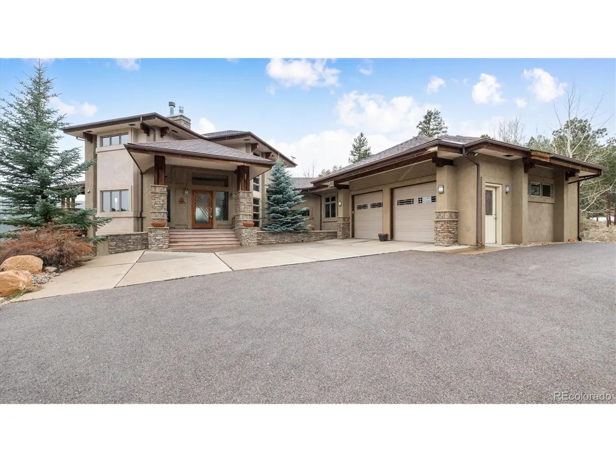Denver Real Estate | View Sunrise Cir | 4 Beds, 3 Baths