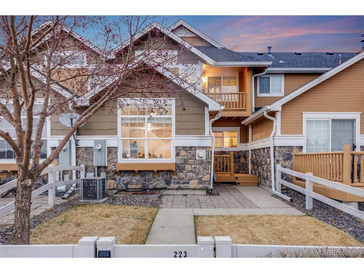 Denver Real Estate | View Habitat Cir | 3 Beds, 3 Baths