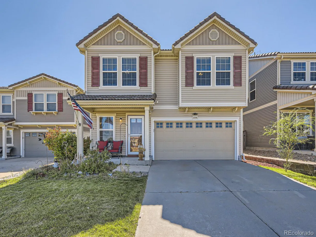 Denver Real Estate | View Coach House Loop | 3 Beds, 2 Baths