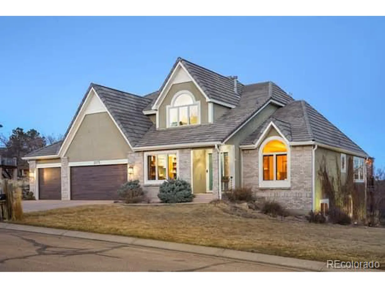 Denver Real Estate | View Oak Hills Dr | 5 Beds, 4 Baths