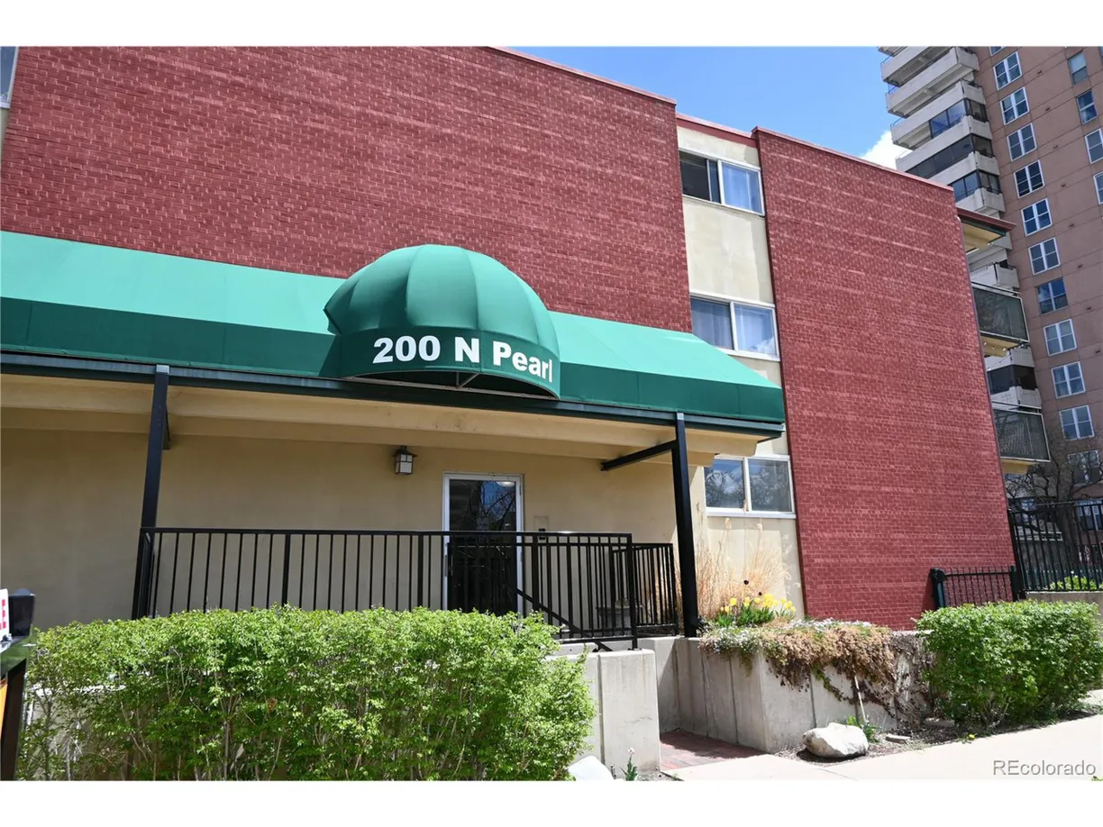 Denver Real Estate | View Pearl St, 205 | 1 Bed, 1 Bath