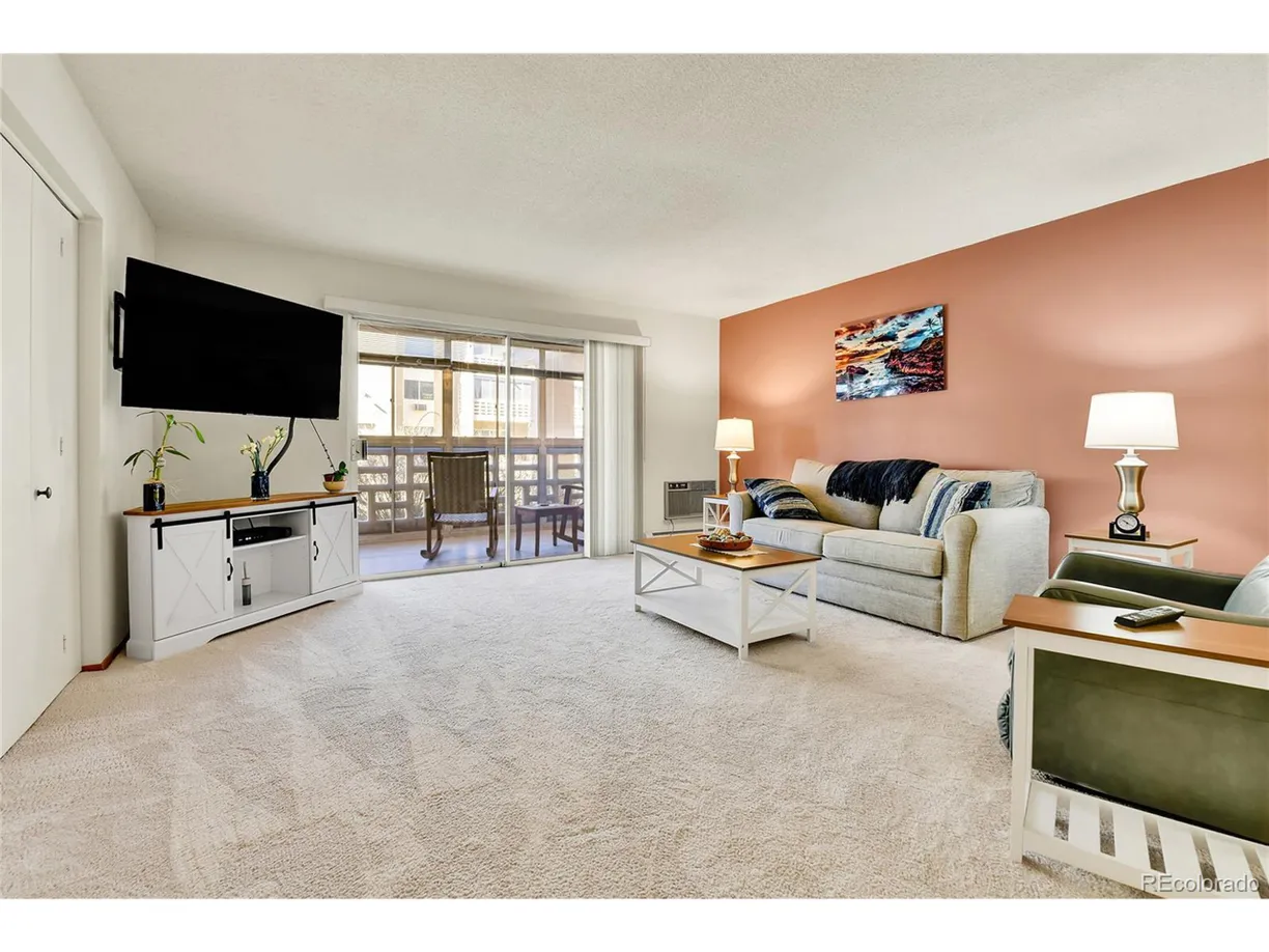Denver Real Estate | View Alton Way, 5A | 2 Beds, 2 Baths