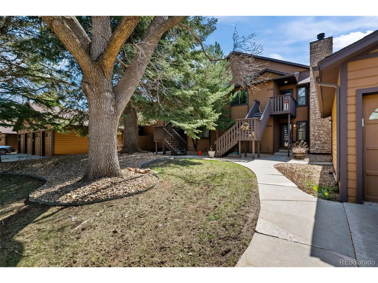 Denver Real Estate | View Willow Ln | 2 Beds, 2 Baths