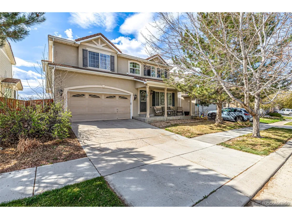 Denver Real Estate | View Chambers Dr | 4 Beds, 2 Baths