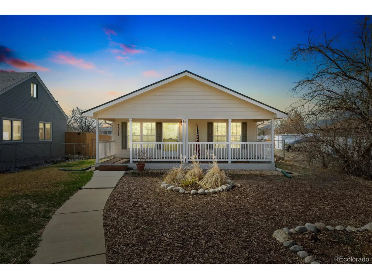 Denver Real Estate | View Fox St | 3 Beds, 2 Baths