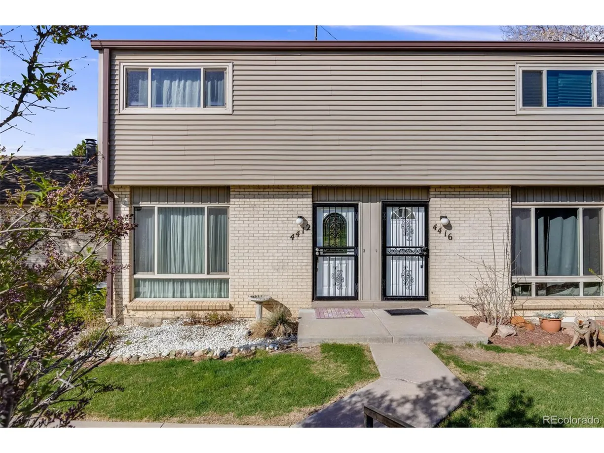 Denver Real Estate | View Pondview Dr | 2 Beds, 2 Baths