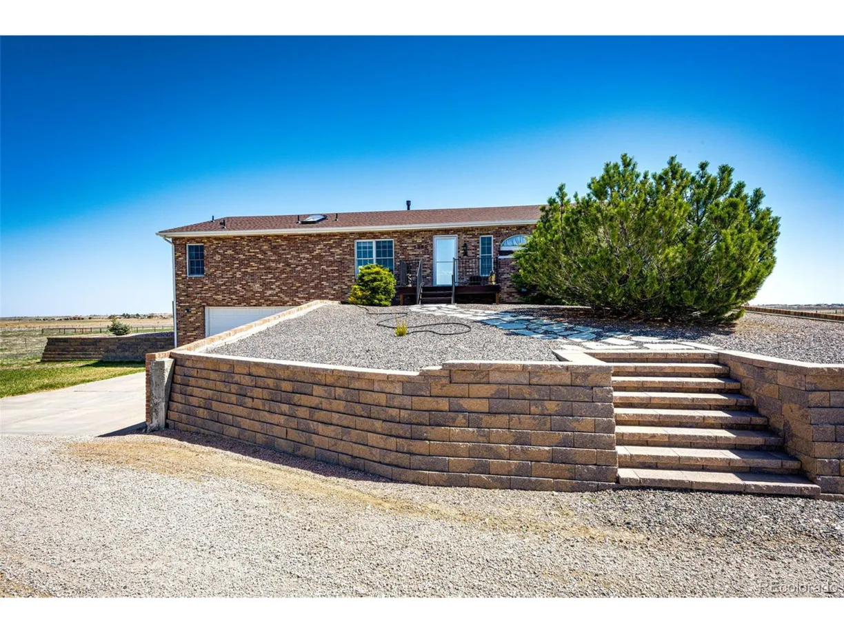 Denver Real Estate | View Highway 79 | 3 Beds, 2 Baths
