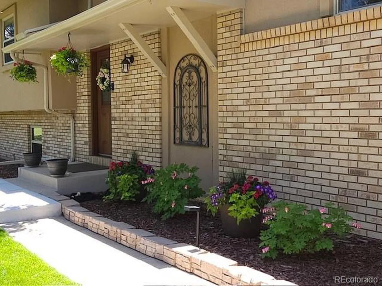 Denver Real Estate | View Lake Woodmoor Dr | 4 Beds, 3 Baths