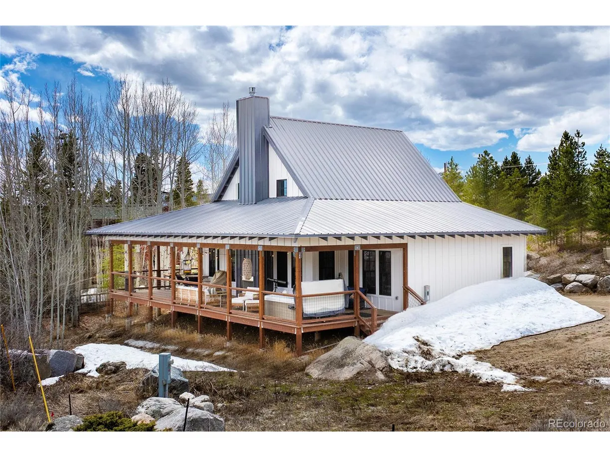 Denver Real Estate | View County Road 465 | 3 Beds, 2 Baths