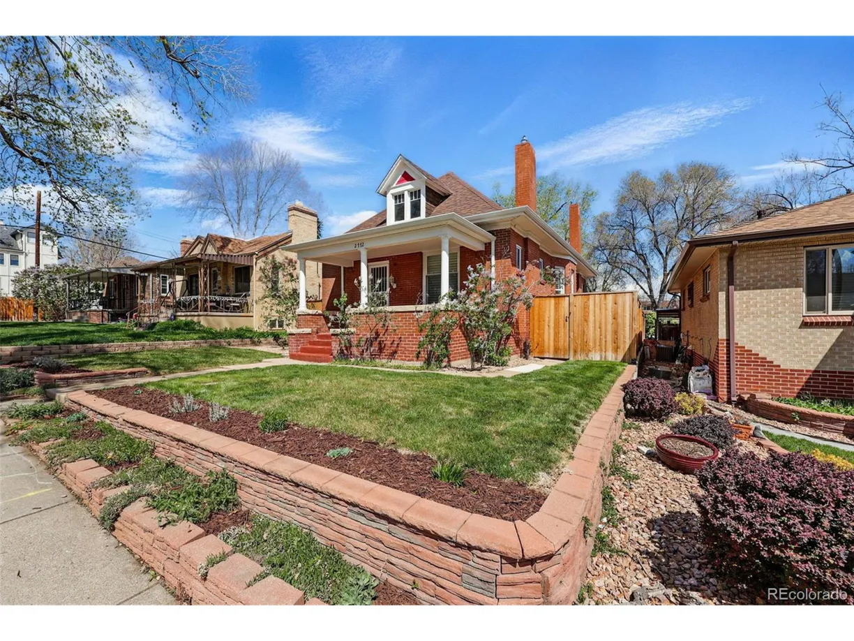 Denver Real Estate | View  | 3 Beds, 2 Baths