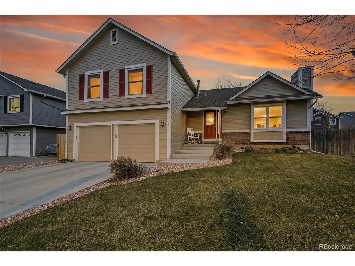 Denver Real Estate | View Aqueduct Dr | 4 Beds, 3 Baths