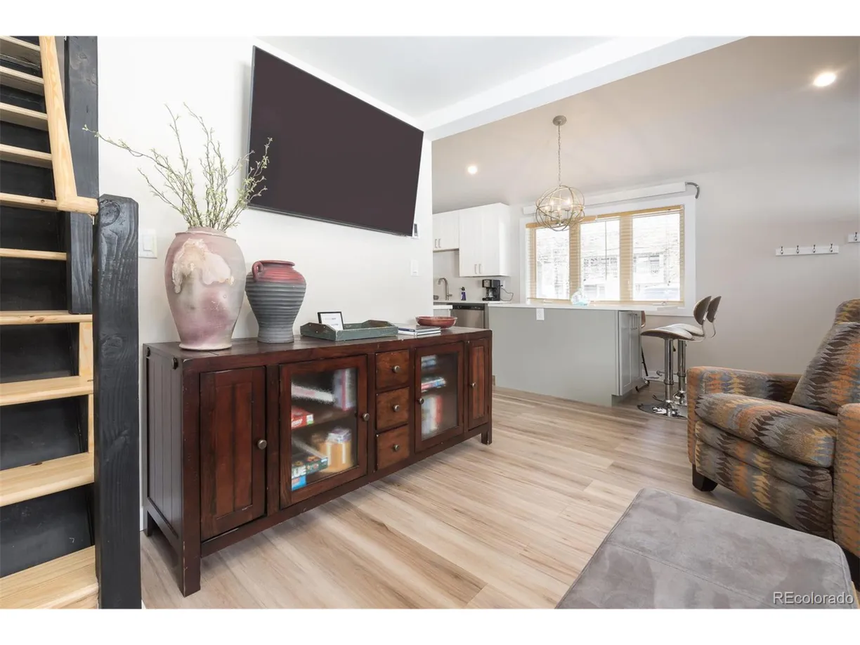 Denver Real Estate | View Cove Blvd, 6 | 1 Bed, 2 Baths