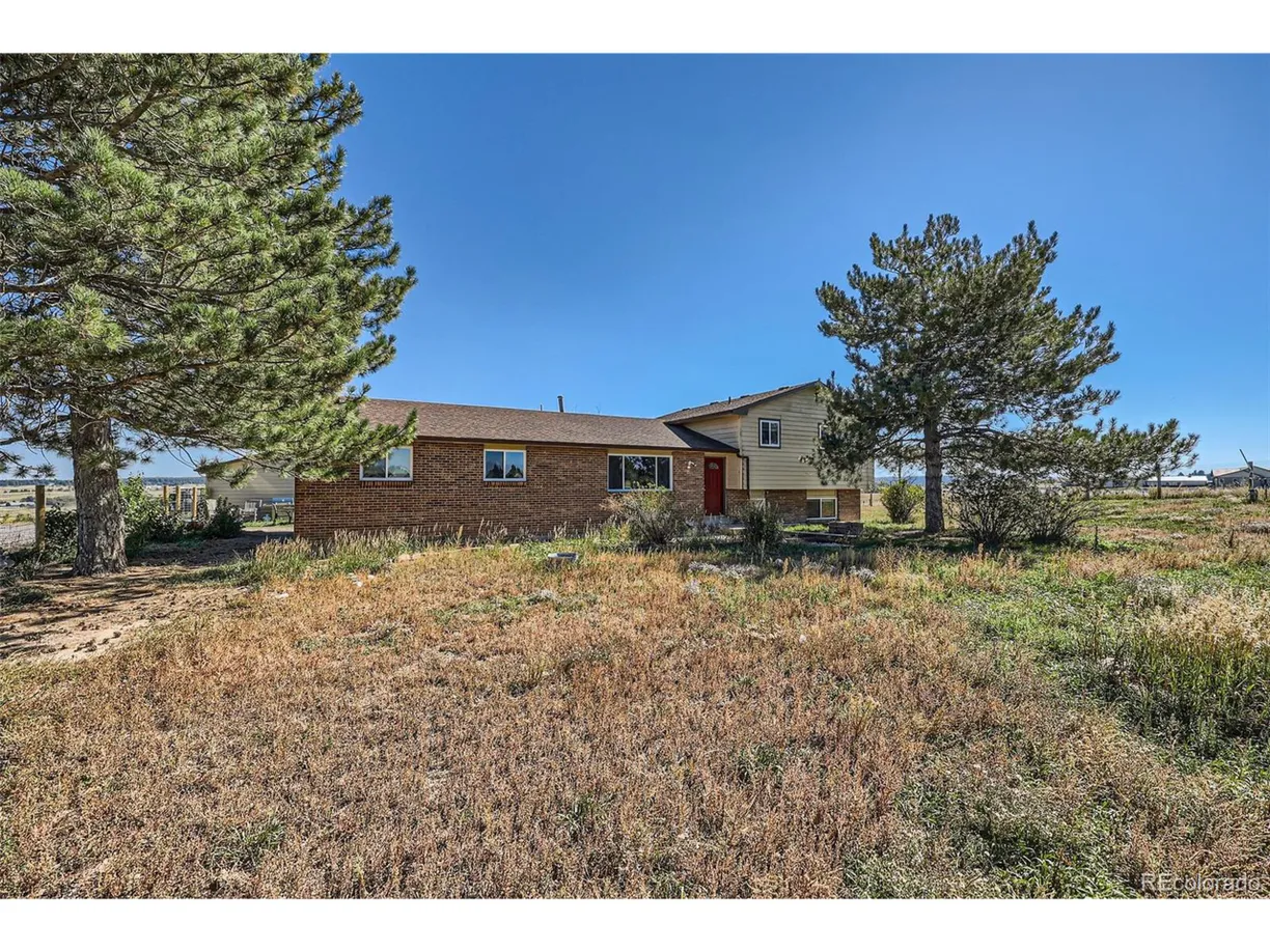 Denver Real Estate | View Shetland Trl | 4 Beds, 3 Baths