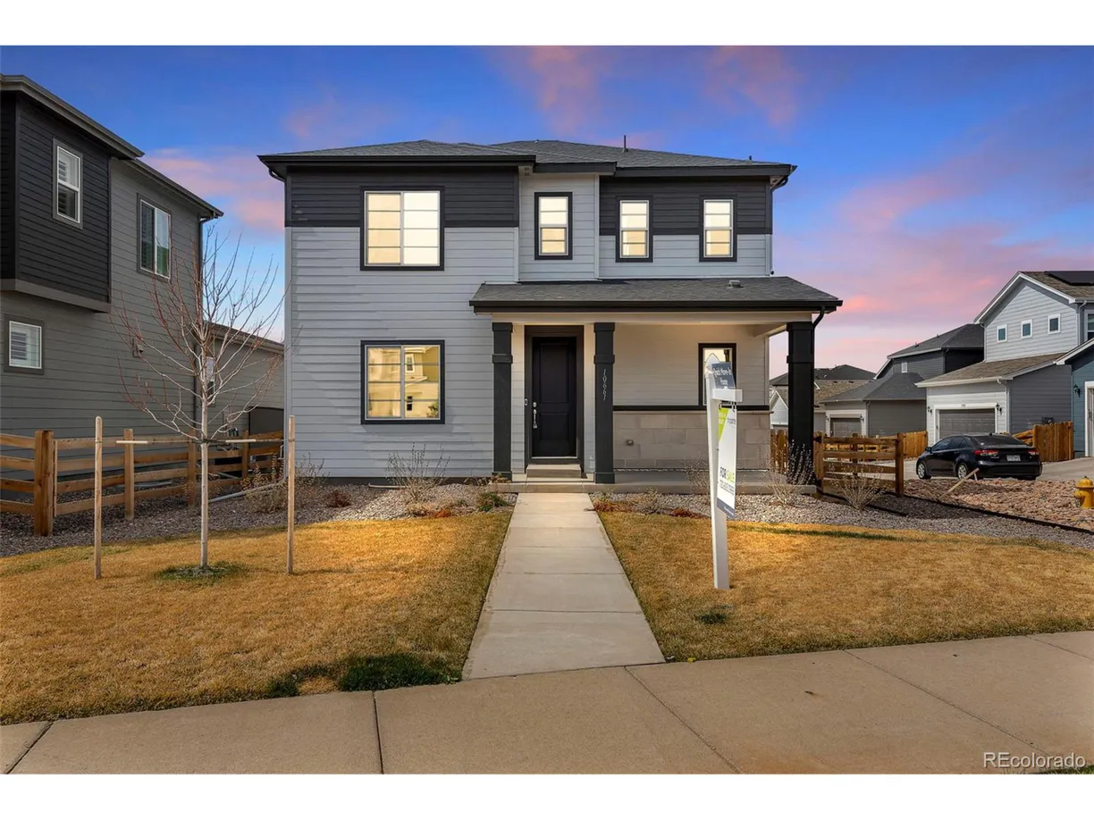Denver Real Estate | View Reunion Pkwy | 4 Beds, 2 Baths