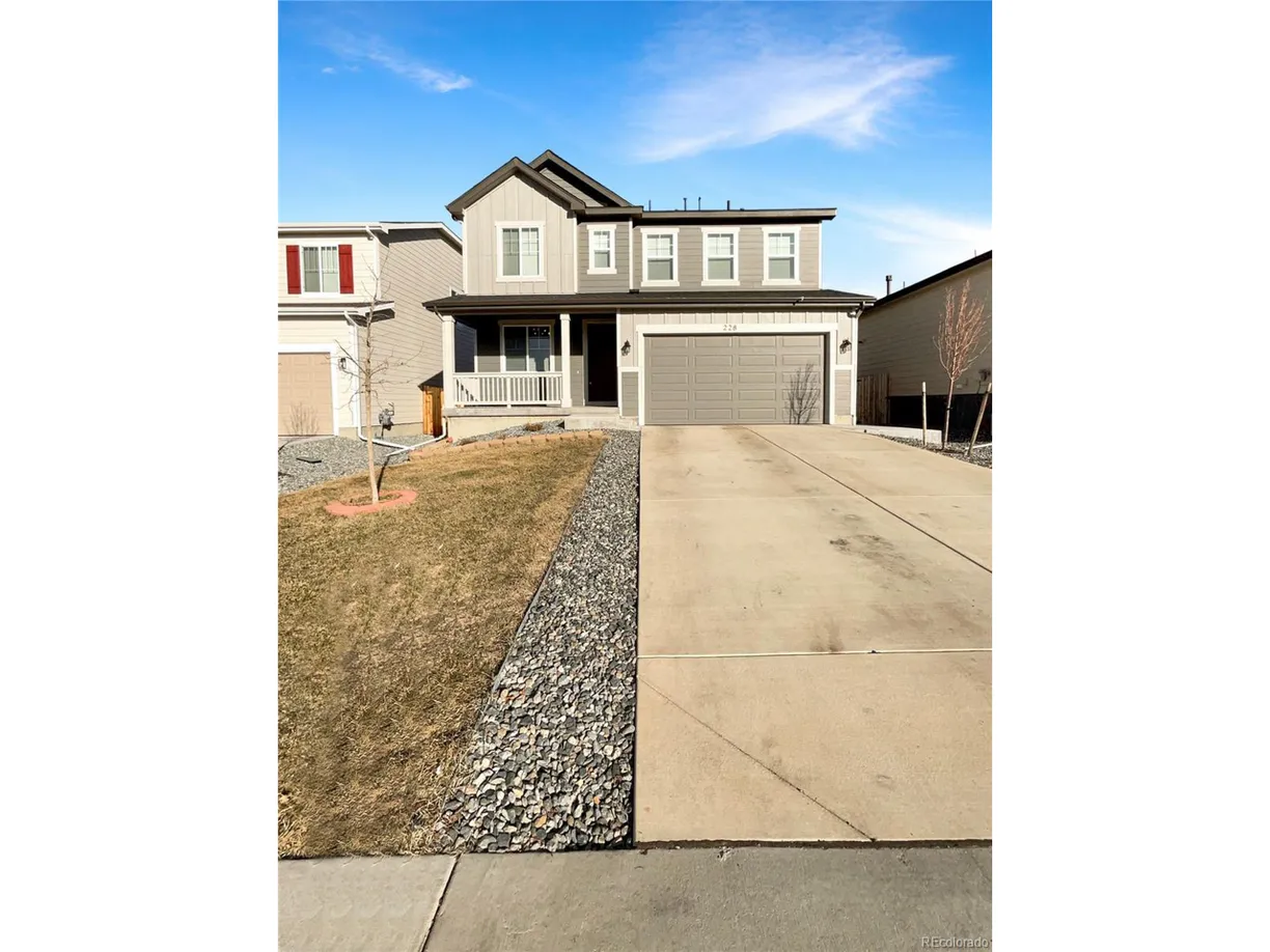 Denver Real Estate | View Edge Cliff St | 4 Beds, 2 Baths