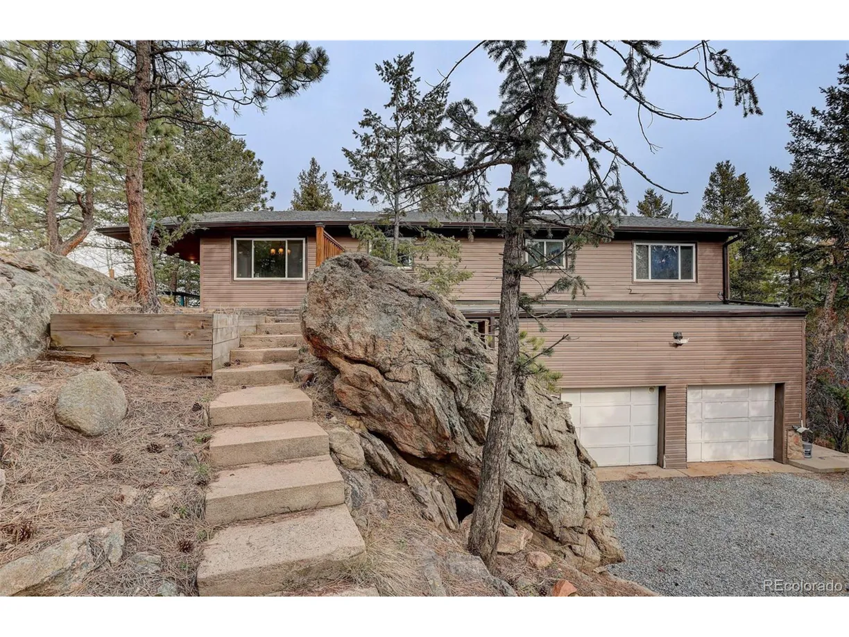 Denver Real Estate | View Apex Cir | 3 Beds, 2 Baths